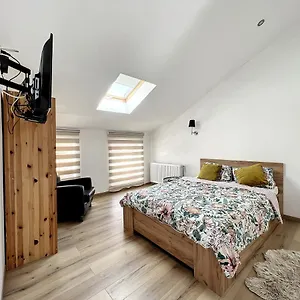 Maison De Jacuzzi Wiffi A 4km Aeroport Appartement Charleroi